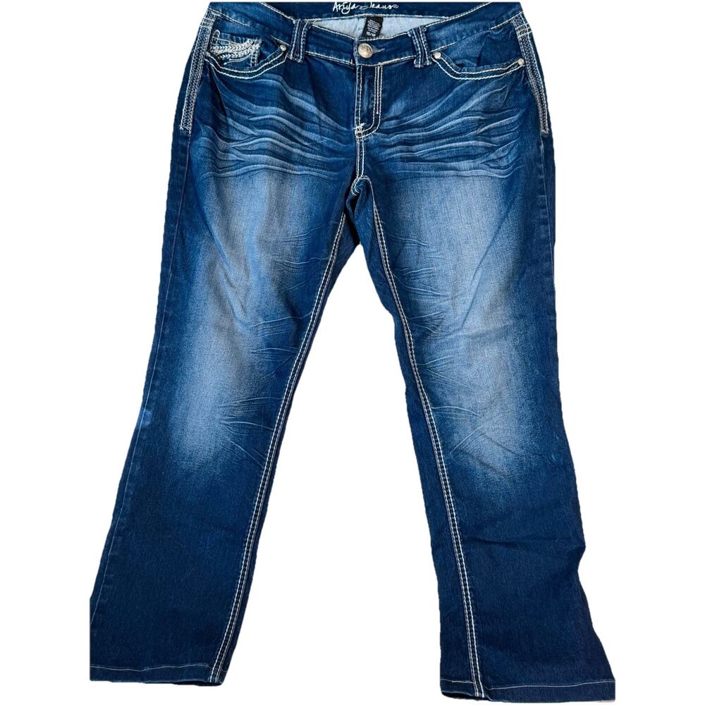 Ariya Jeans Women's Y2K 15/16 Straight Leg Blue Jeans With Contrast Stitching